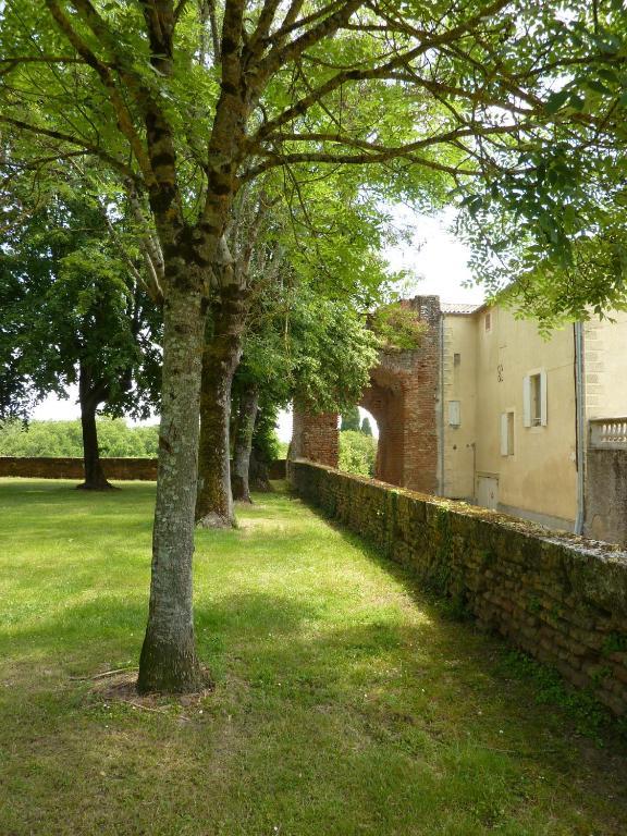 Le Dormeur Du Val Acomodação com café da manhã Le Mas-dʼAgenais Exterior foto