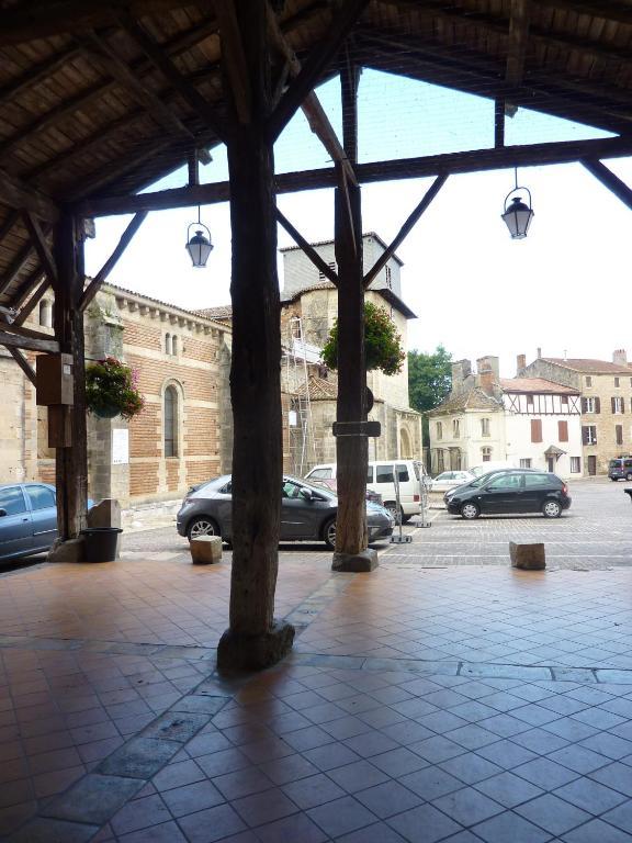Le Dormeur Du Val Acomodação com café da manhã Le Mas-dʼAgenais Exterior foto