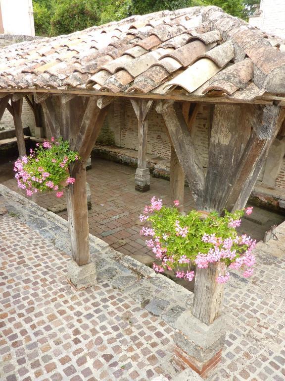 Le Dormeur Du Val Acomodação com café da manhã Le Mas-dʼAgenais Exterior foto
